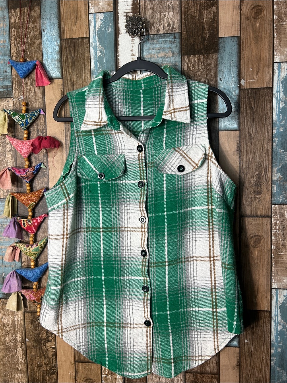 Sleeveless Green Plaid Button-Front Shirt - Unbranded
